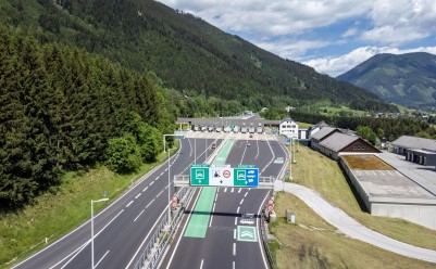 A 9 Phyrn Mautstelle Bosruck Spurführung zur Mautstelle Bosruck auf der A 9 Pyhrn Autobahn in Richtung Norden mit Überkopf-Beschilderung der Fahrstreifen